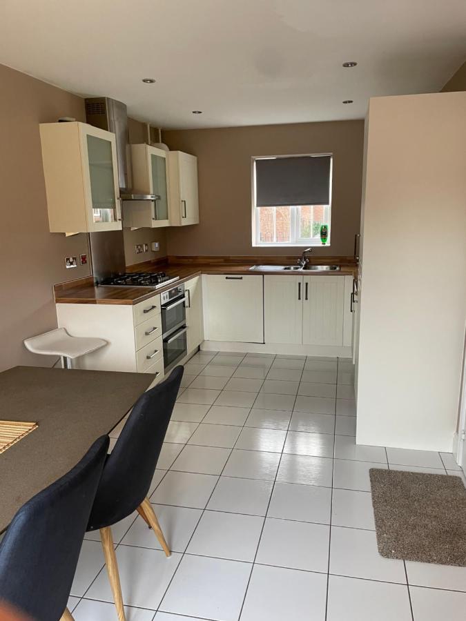 Stunning Large Detached Gloucester, 4 Beds, 3 Bedroom, 2 Bathroom Property, Nr Chelt, The Docks And Quays Sleeps 6 Exterior foto