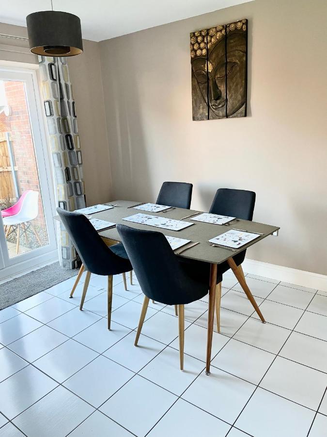 Stunning Large Detached Gloucester, 4 Beds, 3 Bedroom, 2 Bathroom Property, Nr Chelt, The Docks And Quays Sleeps 6 Exterior foto